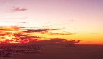 雲海に広がる夕焼けグラデーション壁紙